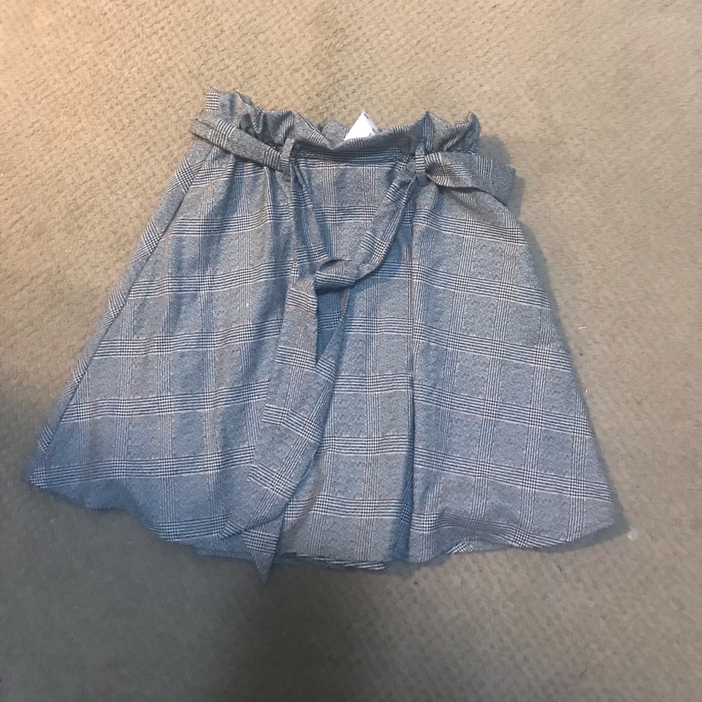 H &M gray skirt